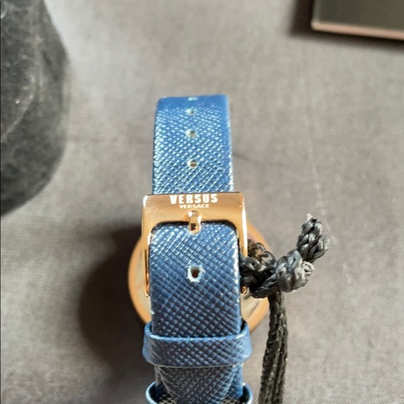 Versus Versace NWT rose gold blue leather watch - Picture 5 of 9